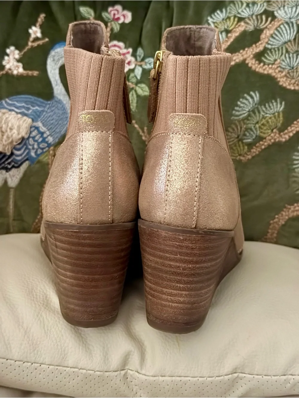 TOMS Sadie Fashion Casual Boots – Bronze Metallic Wedge Ankle Boots - Size 8